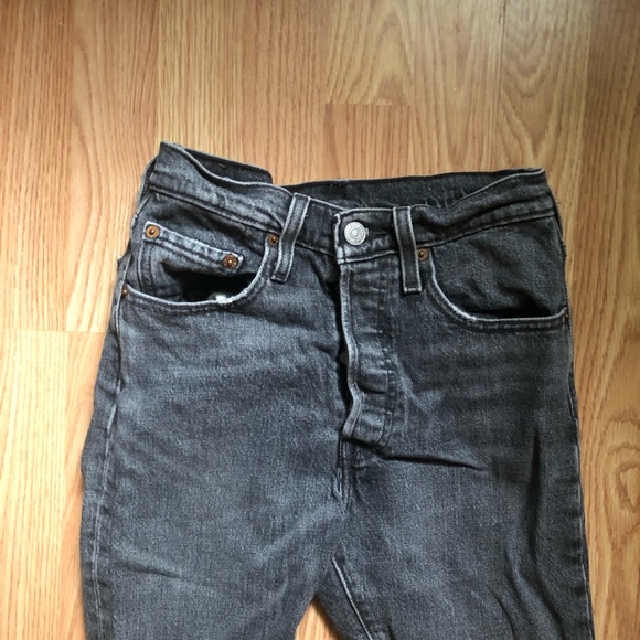 Levi’s 501 Skinny in Faded Black - Picture 5 of 6